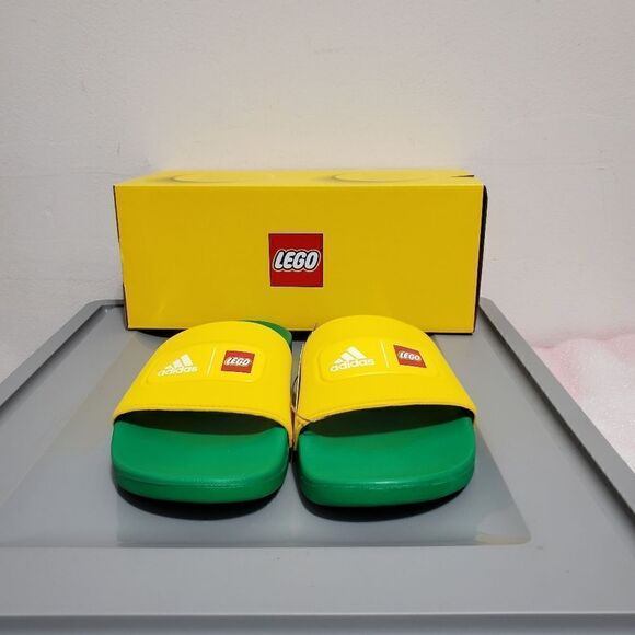 adidas Originals Sz 6 Kids Unisex  Adilette Comfort x LEGO® Slides BNIB - Picture 2 of 10